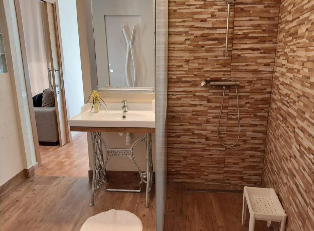 Comodo Apartamento Deltebre Exterior photo